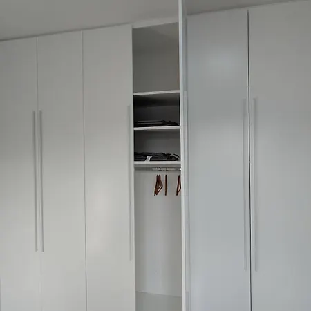 Modernes 3-zimmer In Mit Balkon