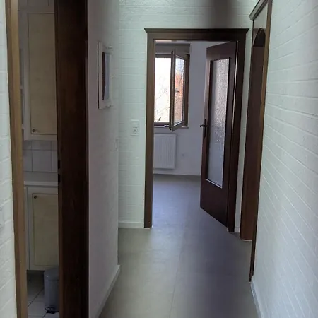 Modernes 3-zimmer In Mit Balkon